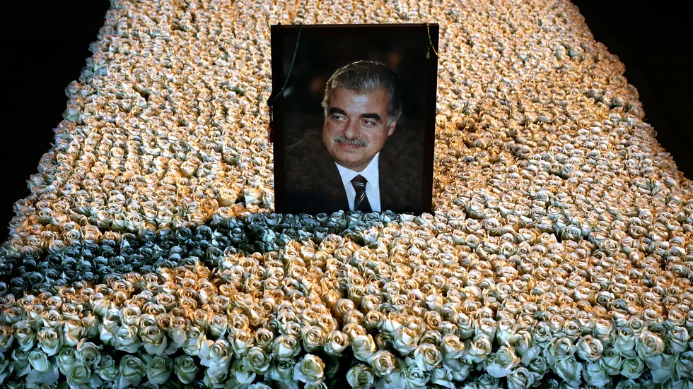 Ett porträtt av den mördade tidigare libanesiske premiärministern Rafiq al-Hariri på hans grav i Beirut. Bilden är från i januari 2014.