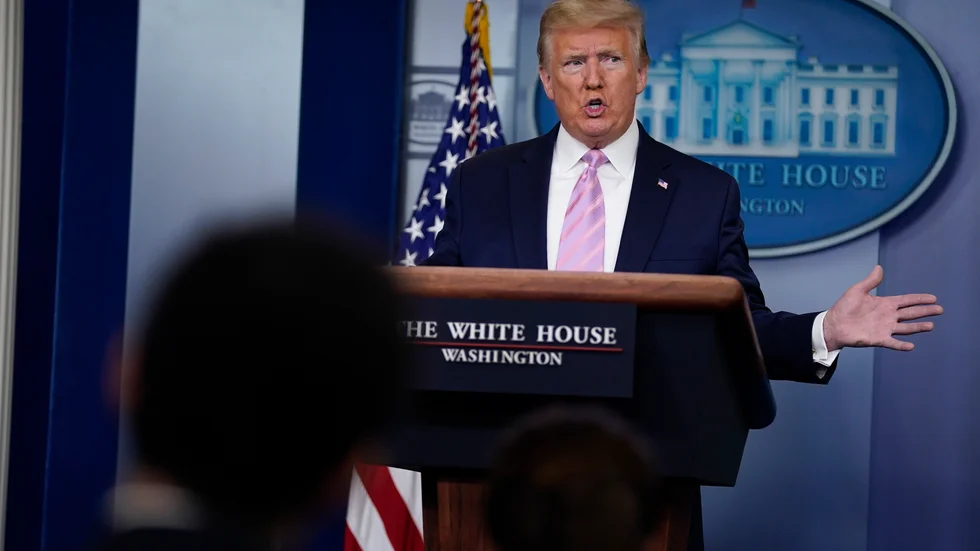 President Donald Trump under en pressträff 10 april då han bland annat fick frågan vad han tycker om Sveriges agerande i coronakrisen.