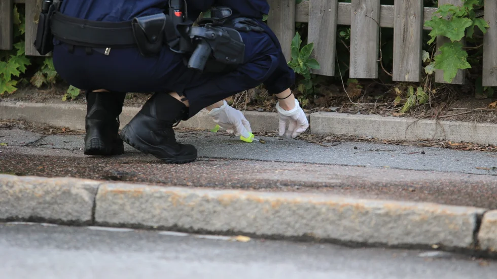 Ingen person uppges ha kommit till skada under skottlossningen som ägde rum vid en bensinmack i Gränby.