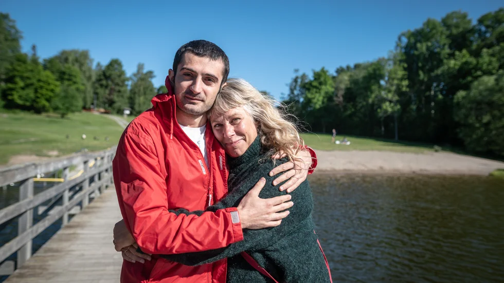 Trots att vattnet var mörkt och sikten grumlig lyckades Stina Wollter få tag i Michael Nuri. På torsdagen träffades de för första gången efter dramat.