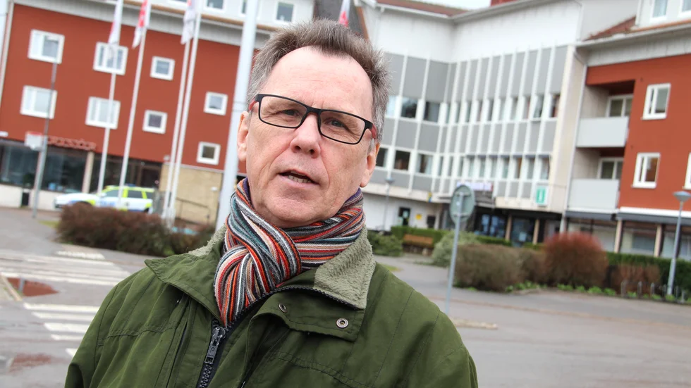 "Hedersamt att han avgår", säger kommunstyrelsen ordförande Conny Forsberg (S) om Lars Karlssons (L) besked som kom under tisdagen.