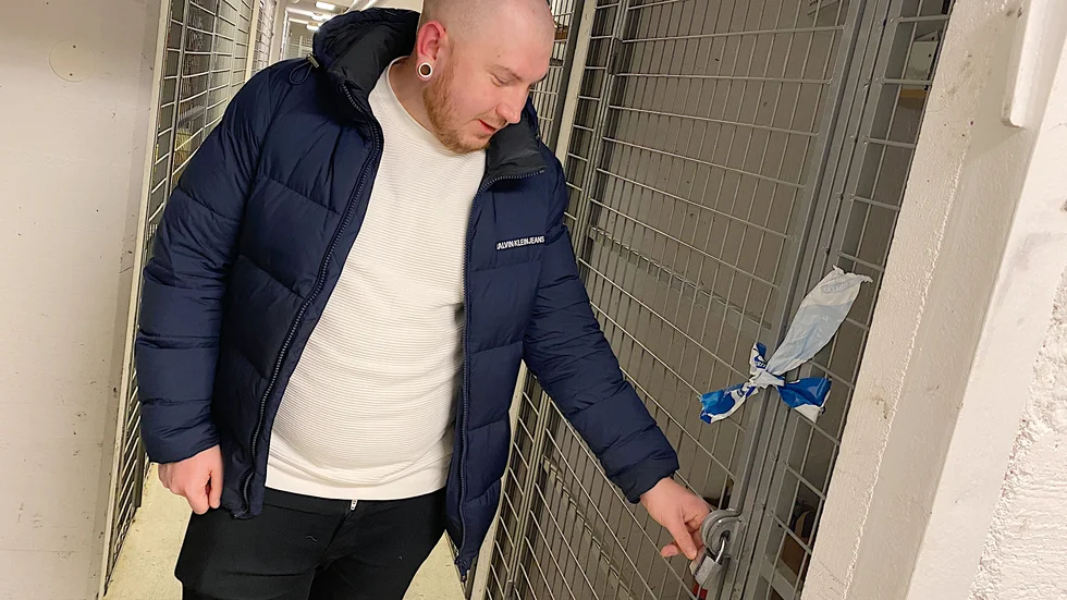 "Det känns jättejobbigt att någon tagit sig friheten att rota runt i min egendom" säger Daniel Dynesius, en av dem som drabbats av källarinbrotten på Sämskarbogatan.