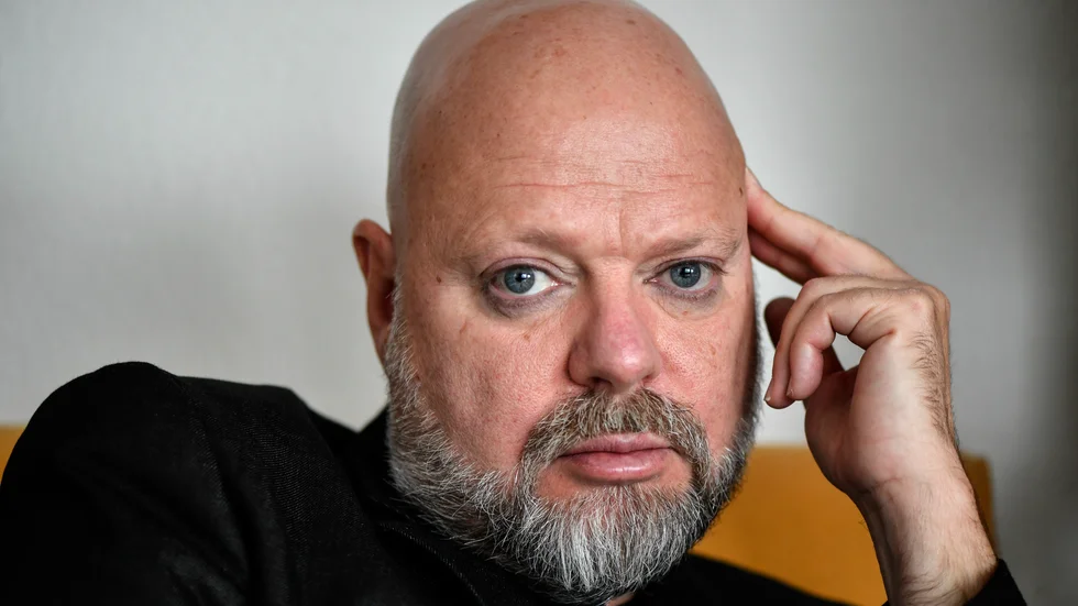 Peter LeMarc agerade sångare på Kalix/Nyborgs kamplåt under 90-talet. Då under namnet Frank Mård.
