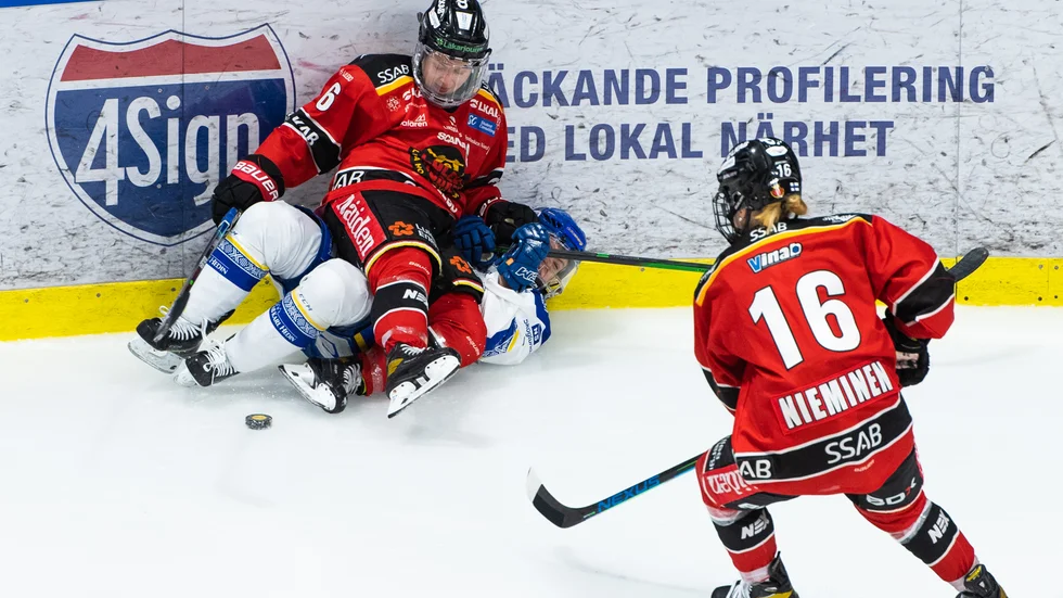 Petra Nieminen, med ryggen mot kameran, var inblandad i samtliga tre Luleåmål när man hemmabesegrade SDE.