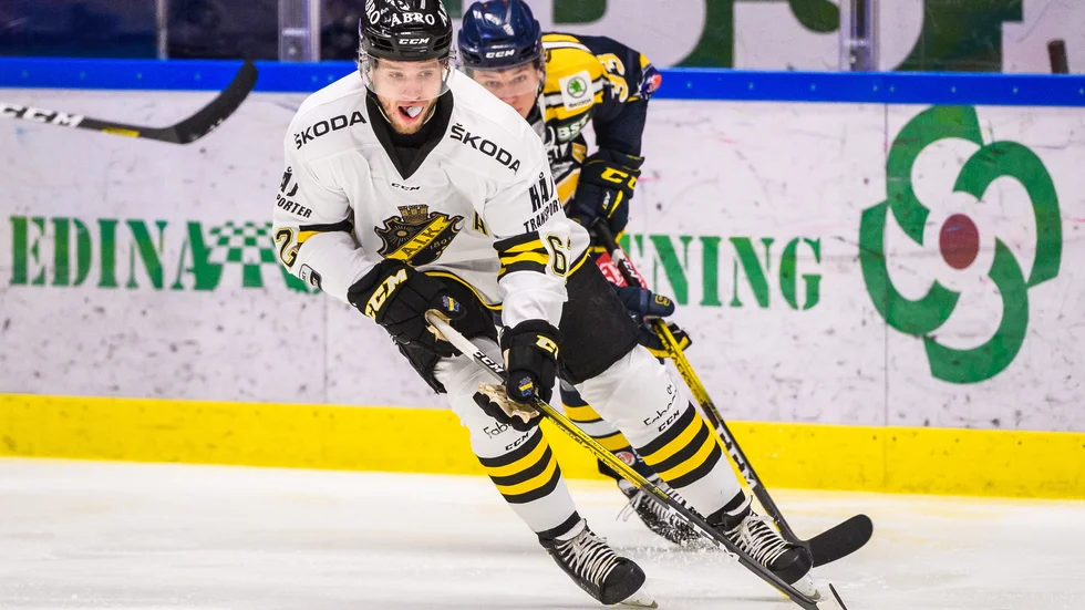 Kim Tallberg öste in poäng i Tingsryd. I AIK har forwarden fått en mer defensiv roll.