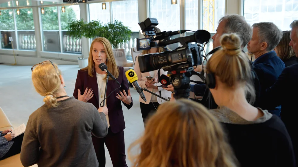 Annie Lööf (C) förklarar att hon inte viker en tum från Januariavtalet.