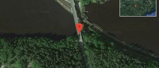 Trafikolycka på väg 687 - helt stopp i ett körfält