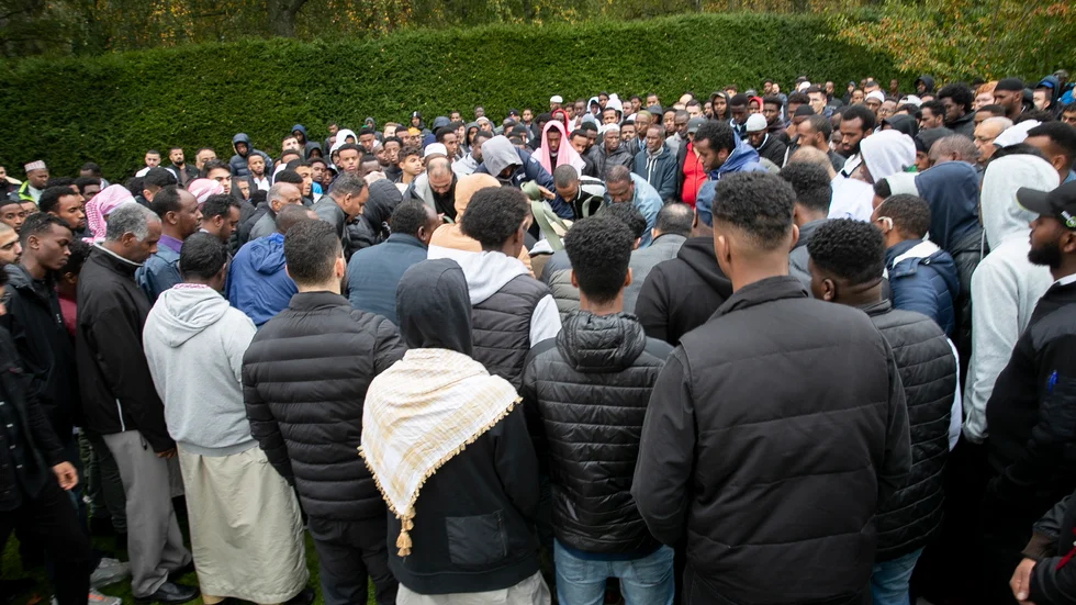 Begravningen av den 21-årige mannen samlade mängder av människor.