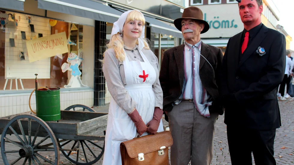 Amanda Perälä, Peder Legell och Lasse Handberg från Komedianterna, som nu är en av 216 föreningar/grupper som får stöd.