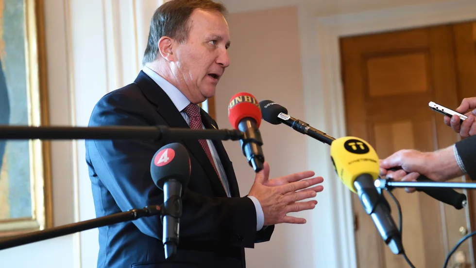 Statsminister Stefan Löfven (S) konstaterar att frågan om ändringar av arbetsrätten åter hamnar i regeringens kön om fack och arbetsgivare inte lyckas komma överens före midnatt.
