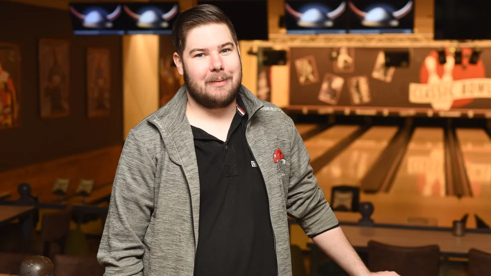 Marcus Hammerman på bowlinghallen i Vimmerby tycker att verksamheten börjar återgå till det normala igen.
