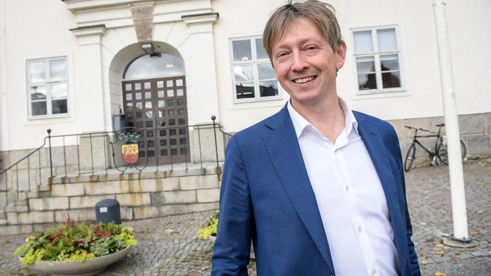 En glad Joakim Storck (C), kommunalråd i Falun, säger att det finns bred politisk enighet bakom önskemålet att få tillbaka Dalregementet.