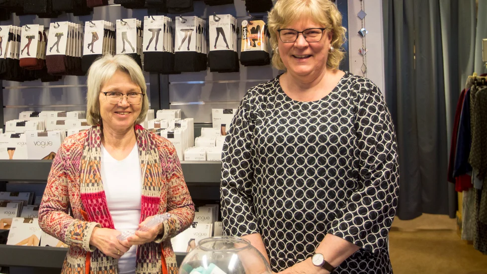 Sedan tolv år tillbaka hjälper Eva Siverskog till hos Monica Norén på Cri, men i vår stänger butiken för gott.
