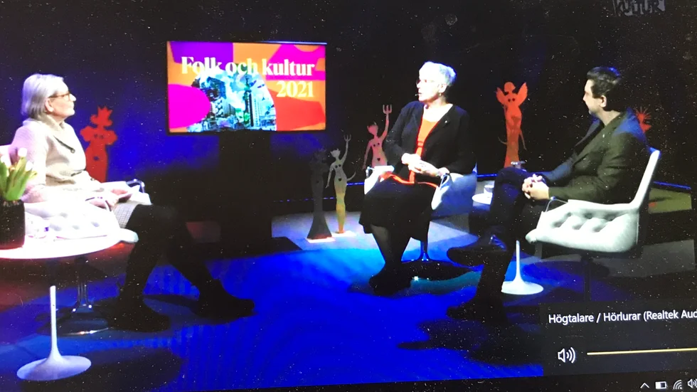 Jimmy Jansson och Monica Johansson, Eskilstunas kommunstyrelse respektive Sörmlands regionstyrelse tog inte av sig munskydden annat än inne i hos Kerstin Brunnberg i sändningsstudion. Bild från nätet.