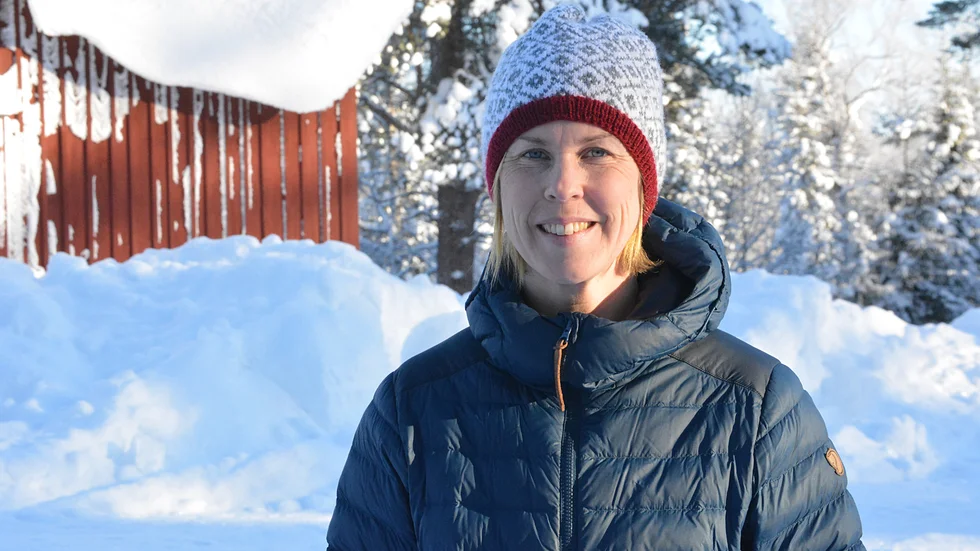 Sofie Persson From bor i byn Långmyrliden, några kilometer utanför Norsjö. Skogarna, samhället och människorna i inlandet har inspirerat till hennes novell. 