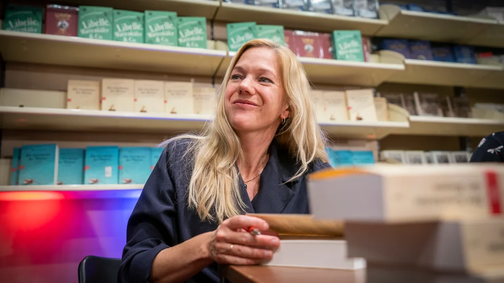 Norska författaren Maja Lunde är aktuell med en roman om klimatkrisen, som ges ut av Natur & Kultur. 