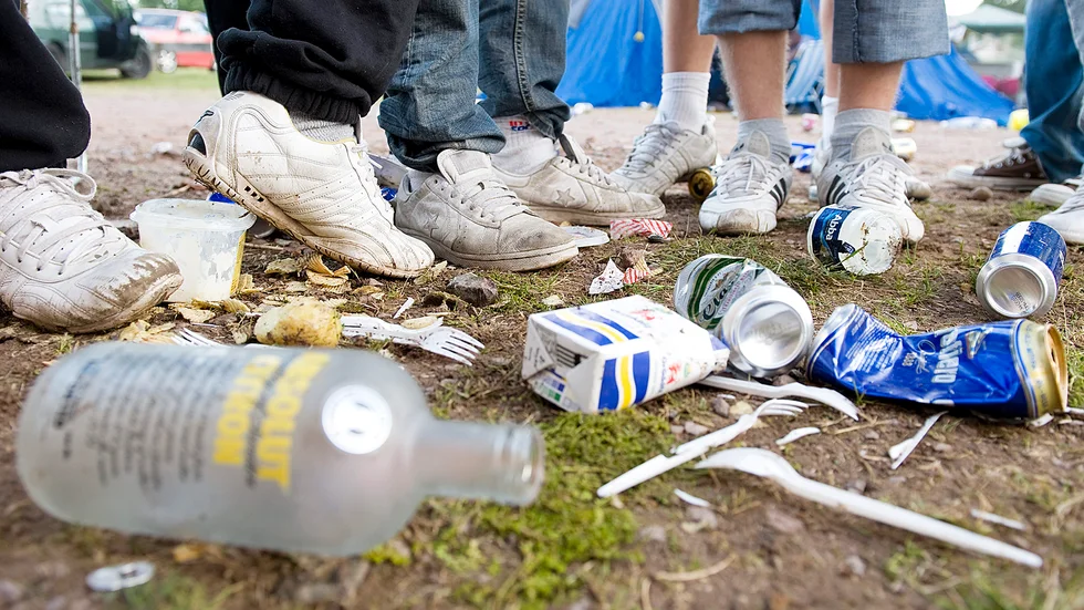 Dagens bilburna ungdomar respekterar inte andra medborgare, anser skribenten. 