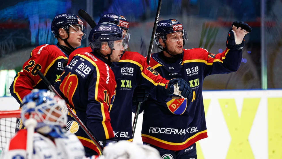 Sebastian Strandberg, till höger, är en av seplarna som missade förra matchen. 