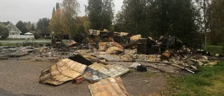 Brandresterna orörda efter mordbranden