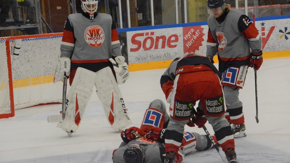 Andreas Englund fick bryta sin VIK-debut tidigt.