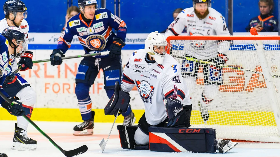 Hugo Ollas i aktion mot Växjö. Han fick släppa två skott förbi sig: av Joel Persson och Fredrik Karlström. 