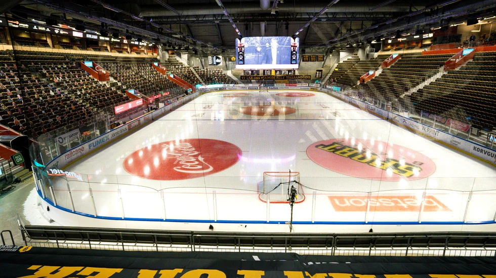 Matgäster får se hockeymatcher på plats. Därför tidigareläggs SHL-matcherna.