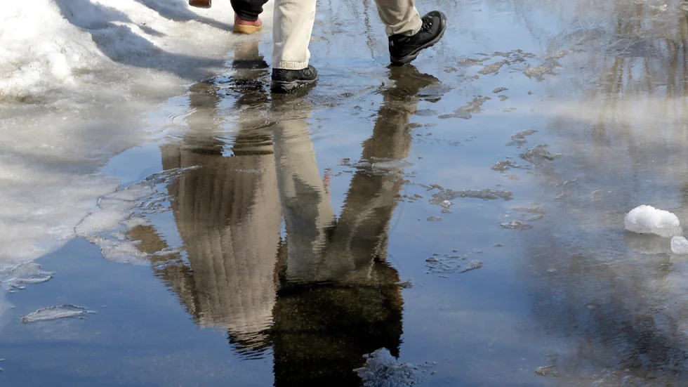 Den kommande veckan verkar bjuda på soligt väder, men räkna med slask och ett tynande snötäcke.