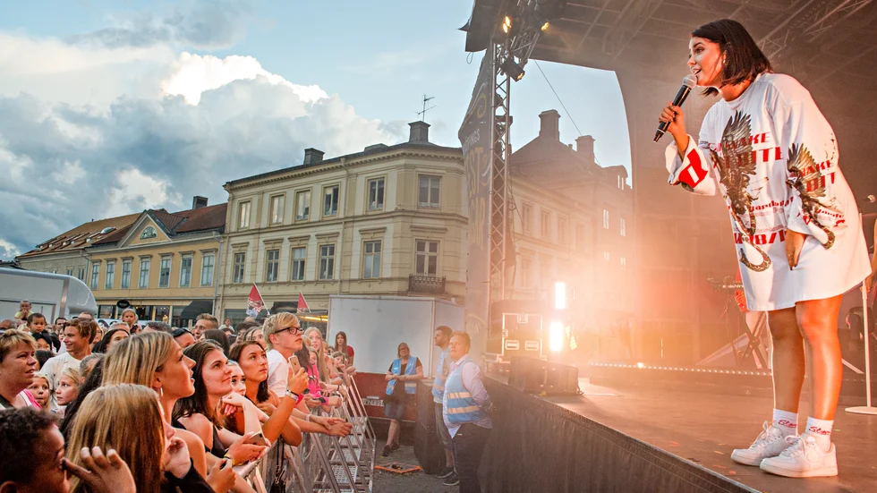 Molly Sandén uppträdde på Nyköpings festdagar 2018. 
