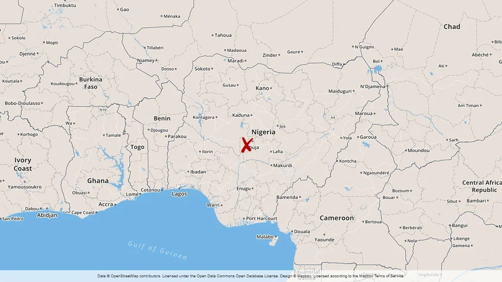 Ett militärflygplan har kraschat utanför Nigerias huvudstad Abuja. Sju människor omkom i olyckan.