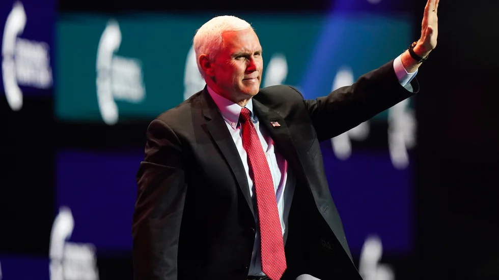 Mike Pence står inför ett predikament. Ska han förbli lojal med Donald Trump in i det sista eller låta valförloppet ha sin gång? Arkivbild.