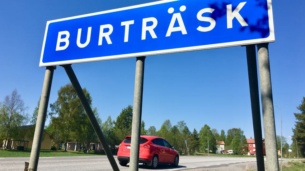 Efter att ha dömts för upprepade sexbrott mot barn så har nu 75-åringen häktats för flera sexofredanden mot barn i Burträsk den gångna helgen.
