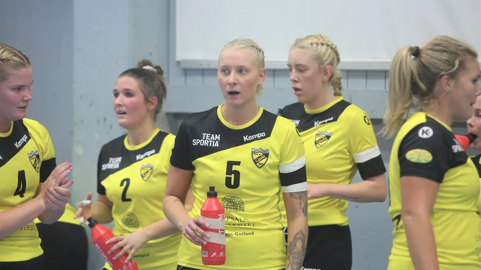 Det blir inga matcher för VIF Gutes handbollslag på ett tag.