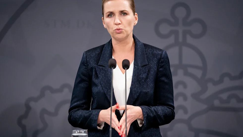 Danmarks statsminister Mette Frederiksen (S) hade i fredags möte med den danska justitieministern, som nu har visat sig smittad av coronaviriuset. Arkivbild.