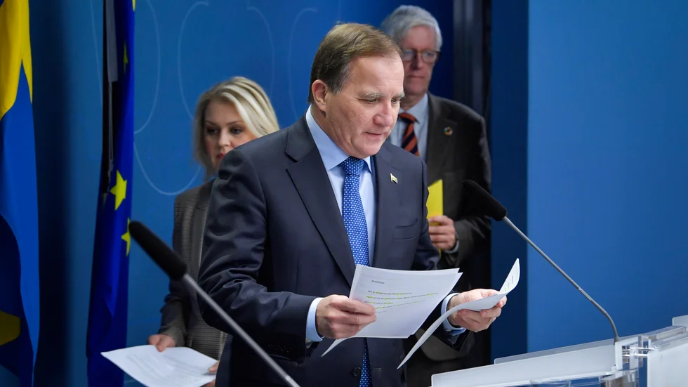 Samtidigt som kampen om Vita huset ställs på sin spets sker viktiga saker på mer nära håll. Pandemin blåser inte över, smittspridningen är allvarligt svår. Och inte långt ifrån Sverige, i Belarus, sätter medmänniskor sitt liv på spel för frihet från förtryck.  