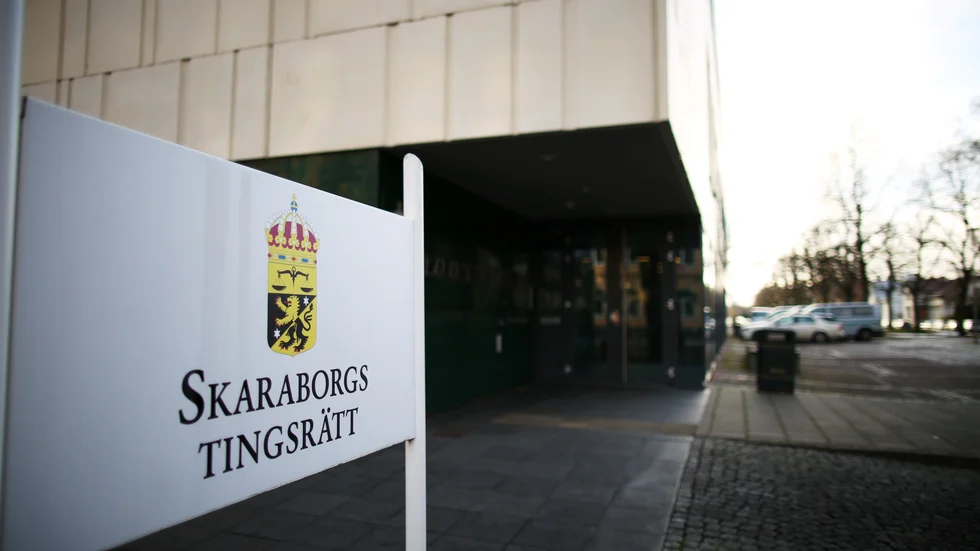 Två män döms av Skaraborgs tingsrätt till tre års fängelse för bland annat människorov och utpressning. En tredje man fick två års fängelse för samma brott. Arkivbild.
