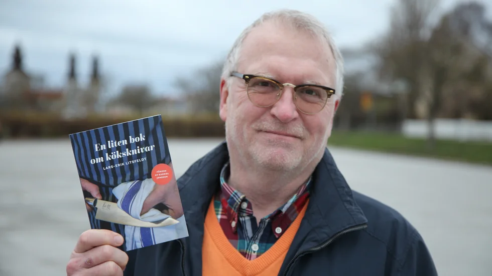 Lars-Erik Litsfeldt i Stenkyrka har skrivit en liten bok om köksknivar.