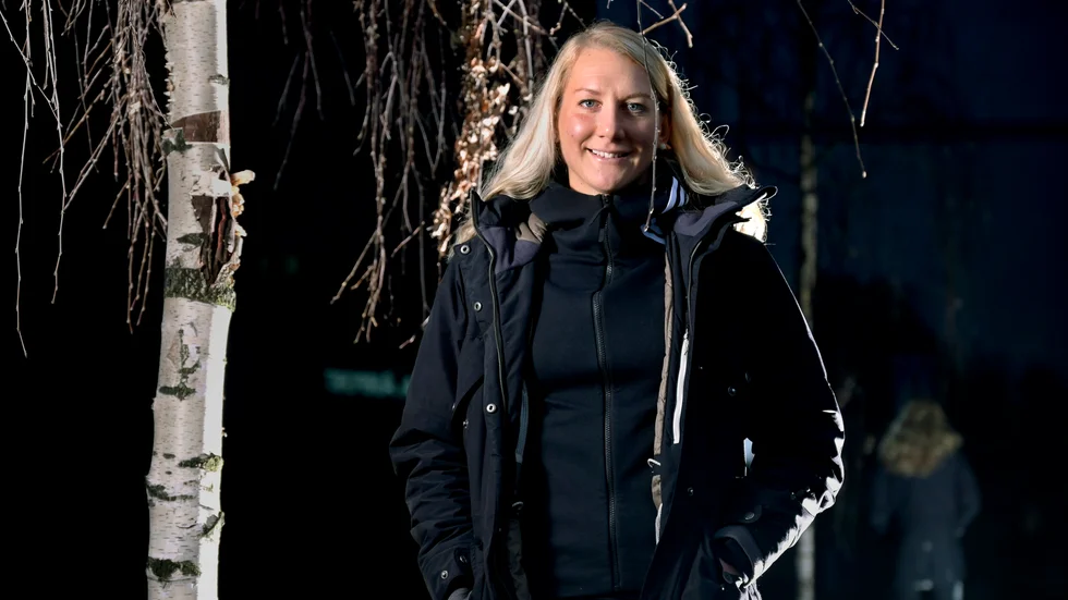 Tess Olofsson blev i år den första kvinnliga domaren att döma herrelitfotboll när hon blåste i|gång superettanmötet mellan Akropolis och Eskilstuna. Nästa säsong blir superettan 32-åringens hemmaplan.