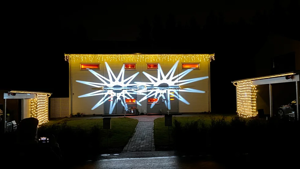 Grannskapet i Berga mellan Mesta och Borsökna bjöds på en häftig ljud- och ljusshow på fredagen.
