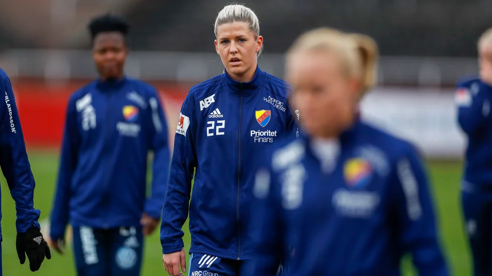 Olivia Schough förbereder sig för ännu en sista omgång där hennes Djurgården riskerar nedflyttning. Arkivbild.