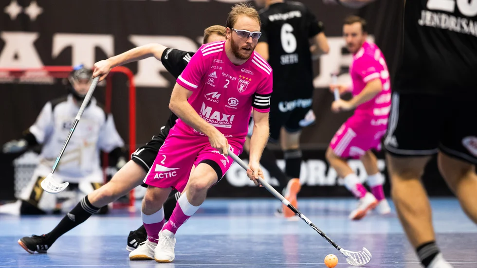 Johan Samuelsson är en nyckelspelare i Falun. Han är en av få spelare som har spelat mer än 100 a-landskamper. På lördagen ställs han mot Storvreta med Robin Nilsberth och Henrik Stenberg.