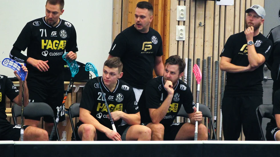 "Av oss 25 som befann sig i bussen till den matchen så har 20 testats positivt", säger Tommy Karlsson.