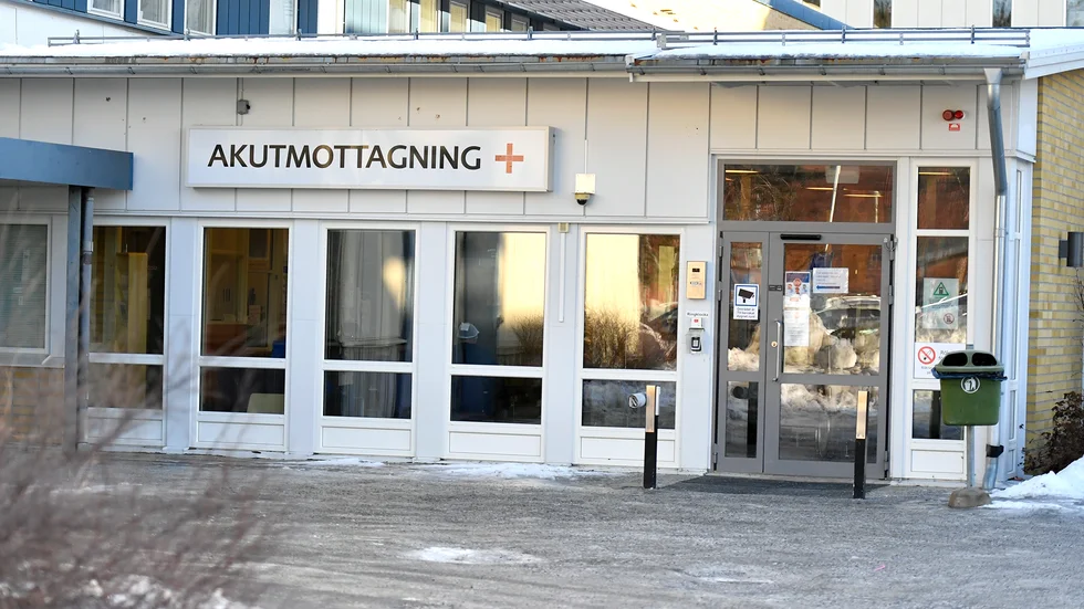 Den unga patienten ville inte till sjukhus och angrep då personal.
