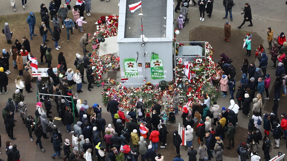 Människor protesterade även på fredagen i Belarus huvudstad Minsk sedan en 31-årig regimkritiker dött i staden.