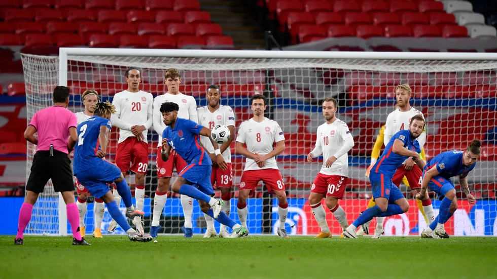 England, som här möter Danmark på Wembley, har bett regeringen att få spela på nationalarenan mot Island på onsdag. Arkivbild.