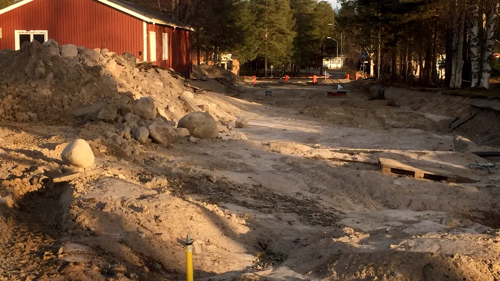 Skribenten undrar hur länge det ska ta innan Villavägen i Arvidsjaur är återställd och klar.