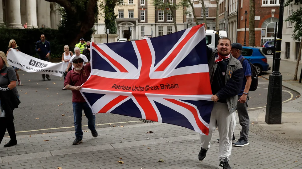 Brexitanhängare demonstrerar utanför Europa House i London när EU:s chefsförhandlare Michel Barnier anlände dit i onsdags. Arkivfoto.