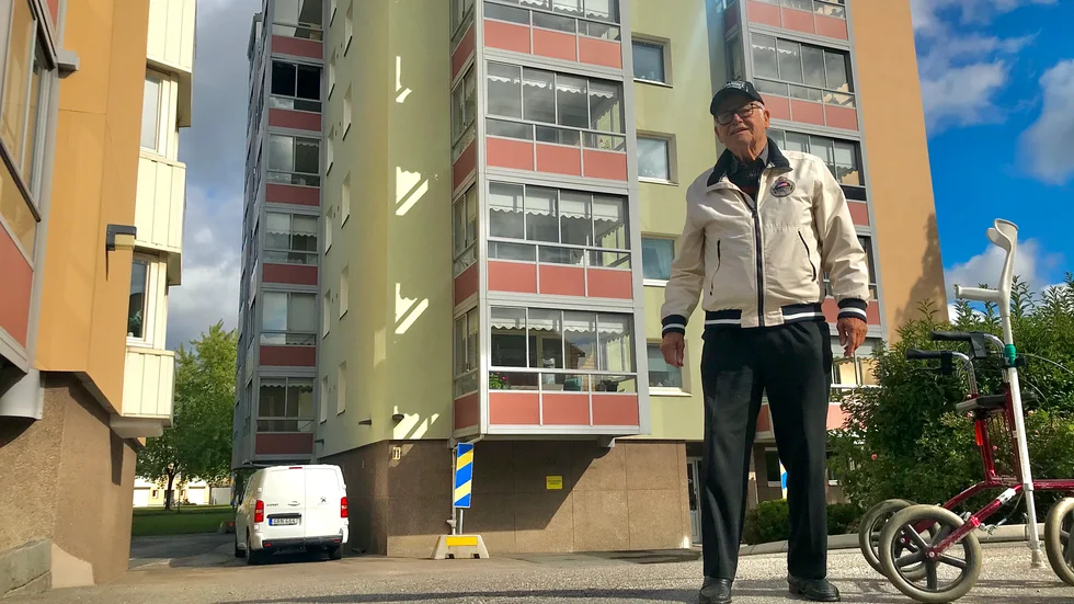 Boris Klintsjö är vice ordförande i bostadsrättsföreningen Furan. Han menar att de flesta kan sänka sina boendekostnader, vare sig det är i lägenhet eller småhus, bland annat genom att energieffektivisera och investera i förnyelsebar energi.