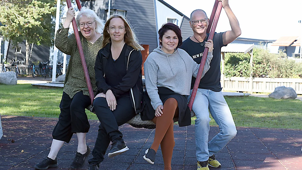 Mamma Monica, dottern Camilla och pappa Hans med dottern Tina pluggar konst tillsammans. Att vara kreativa tillsammans ger en extra bonus åt relationen.