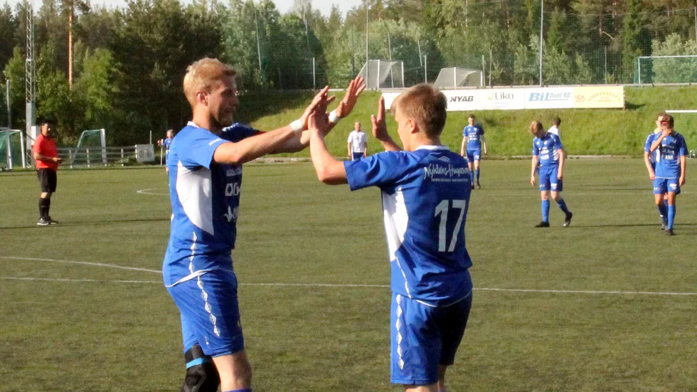 Linus Backman och Victor Hugosson kan se fram emot spel i division 3 nästa säsong. 
