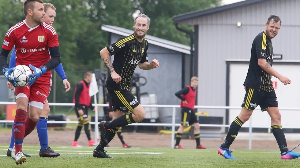 Johan Lundin tar med sig sina två varningar från Västerviks FF till Vimmerby IF.